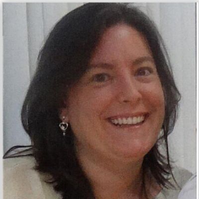 Profa. Dra. Liliane Cristina Segura